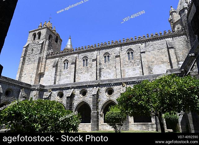 Evora Cathedral (Se de Evora), cloister (gothic, 14th century). Alentejo, Portugal