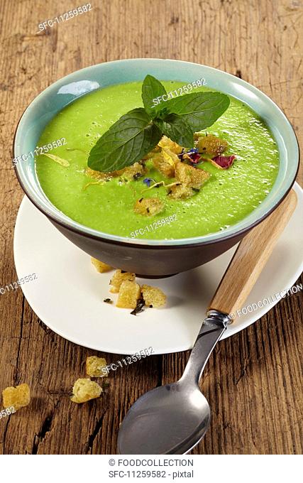 Pea soup with croutons and mint
