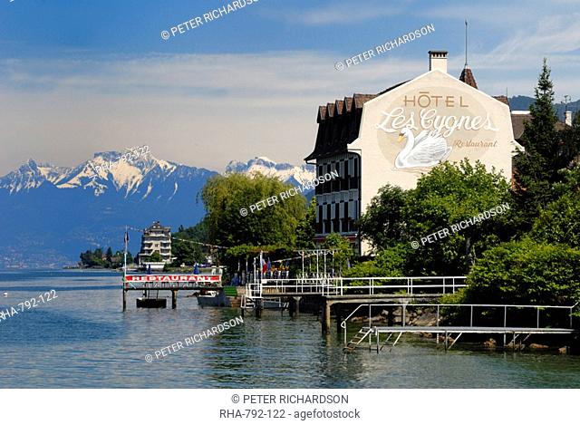 Lakeside hotel, Lac Leman Lake Geneva, Evian-les Bains, Haute-Savoie, France, Europe
