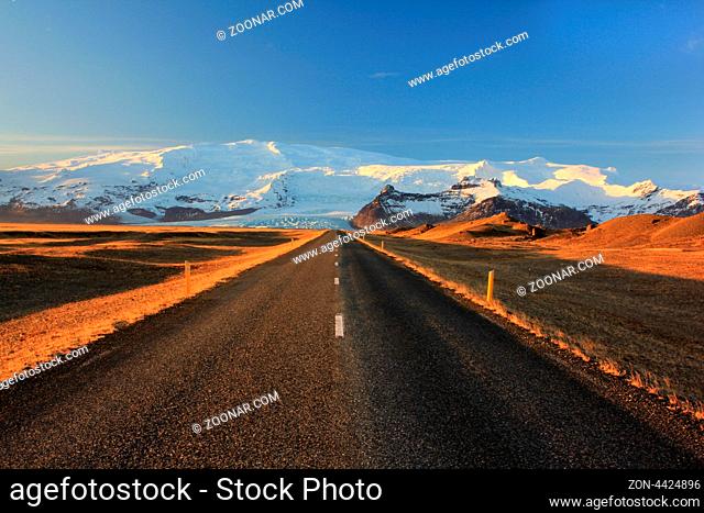 esolate roads around Vatnaj?kull glacier iceland