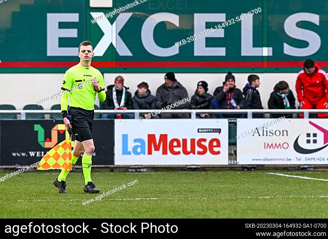 assistant referee Jonas Van Dyck pictured during a soccer game between Excelsior Virton and KMSK Deinze during the 2nd matchday in the Challenger Pro League...