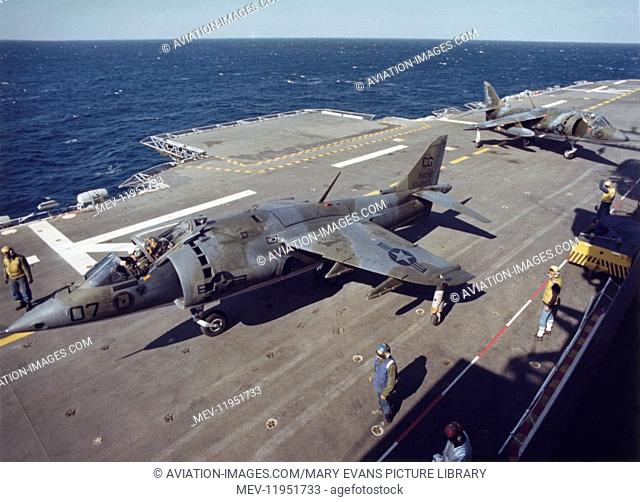 Vma-231 Us Marines Usmc Bae Boeing Av-8A Harriers on the Flight-Deck on an Aircraft-Carrier