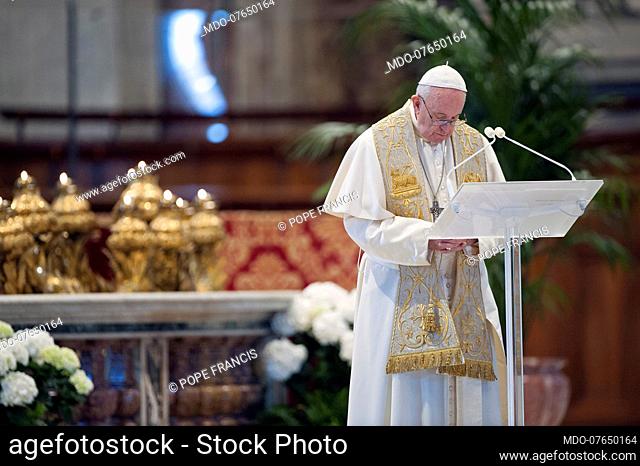 Pope Francis gives the Urbi et Orbi blessing during the Easter Sunday Mass in the Vatican Basilica without faithful due to the coronavirus pandemic (Covid-19)