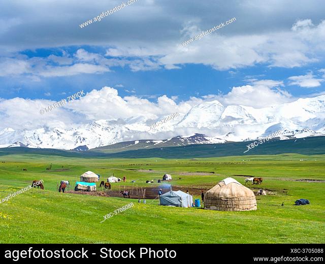 Traditional yurt in the Alaj valley with the Transalai mountains with Pik Kurumdy (6614) in the background. The Pamir Mountains, Asia, Central Asia, Kyrgyzstan
