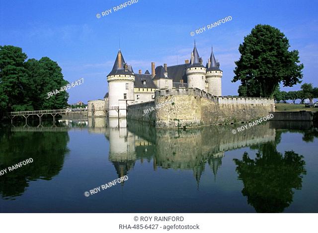 Sully-sur-Loire chateau, Loire Valley, UNESCO World Heritage Site, France, Europe