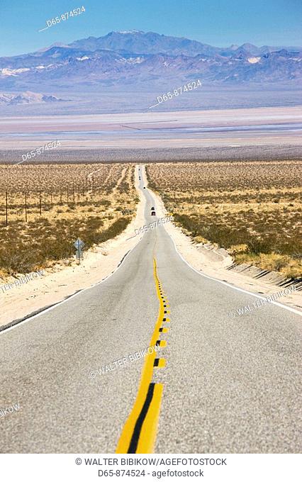 Amboy Road, Mojave Desert, California, USA