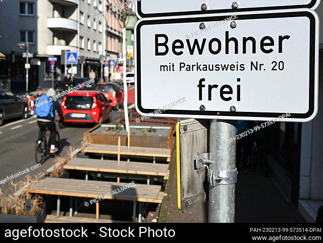 PRODUCTION - 09 February 2023, Hesse, Frankfurt/Main: Behind a special sign reading ""Residents with parking permit No. 20 free"", benches