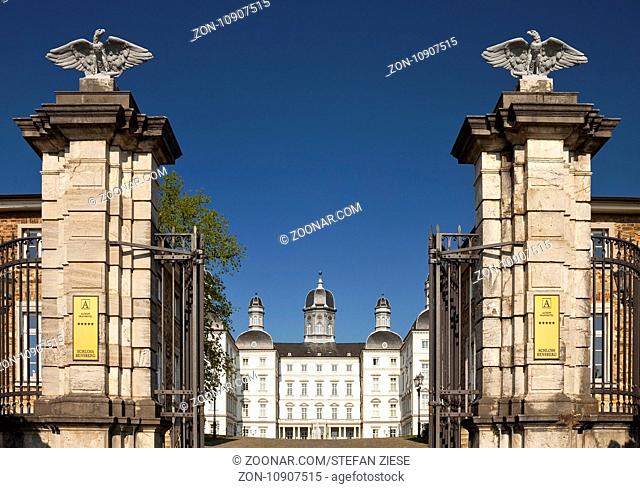 Eingangsportal, Schloss Bensberg, Bergisch Gladbach, Bergisches Land, Nordrhein-Westfalen, Deutschland, Europa