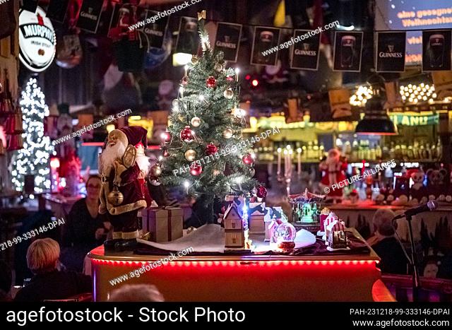PRODUCTION - 17 December 2023, Bavaria, Bayreuth: A decorated Christmas tree stands on a piano. Under the name ""Sunday Evening Church""