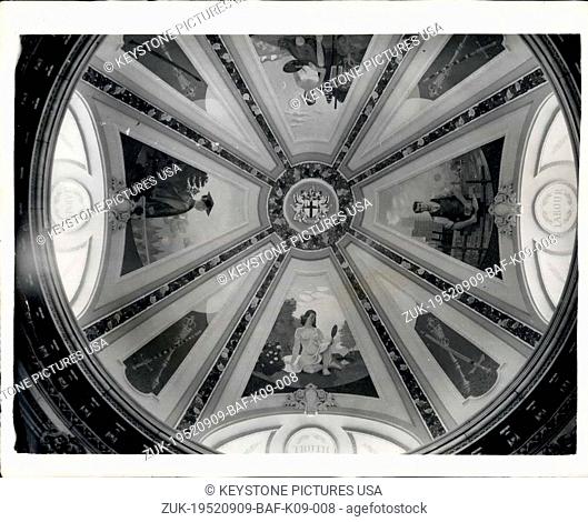Sep. 09, 1952 - Inside the new old Bailey - Looking up at the dome: The two and a half year programme costing ?750, 000 for the war damaged Old Bailey is going...