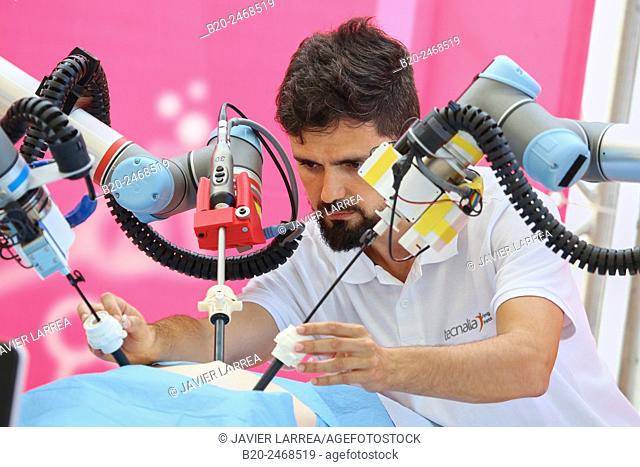Development of a surgical robot with 3D vision and tactile sensations..This project has relied on the advice of surgeons for the design and manufacture of the...