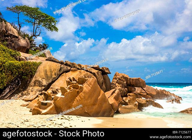 Granite rocks on Petite Anse beach, La Digue, Seychelles, La Digue, Seychelles, Africa