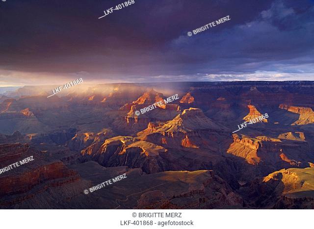 View from Mather Point across the Grand Canyon at sunset, South Rim, Grand Canyon National Park, Arizona, USA, America