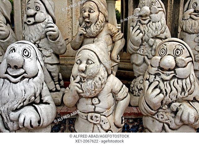 Dwarfs of Snow White, decorative ceramic figures