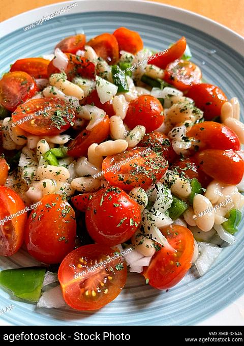 Salad made of beans, tomato, pepper, onion and olive oil