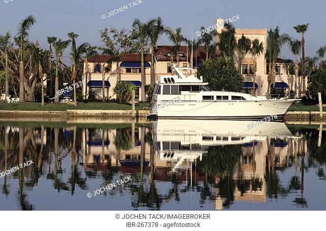 Mansions at the Intercoastal Waterway, Miami, Florida, USA