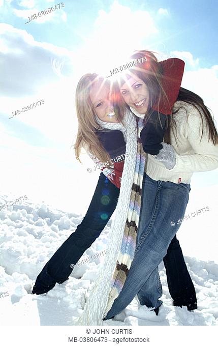 Friends, cheerfully, arm in arm,  Snow, back light,  Series, women, two, young, 20-30 years, friendship, leisure time, vacation, fun, laughs, pleasantry
