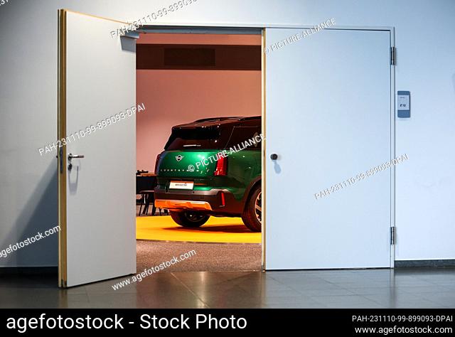 10 November 2023, Saxony, Leipzig: A BMW Mini Countryman stands in a meeting room at the BMW Group plant in Leipzig. According to the car manufacturer