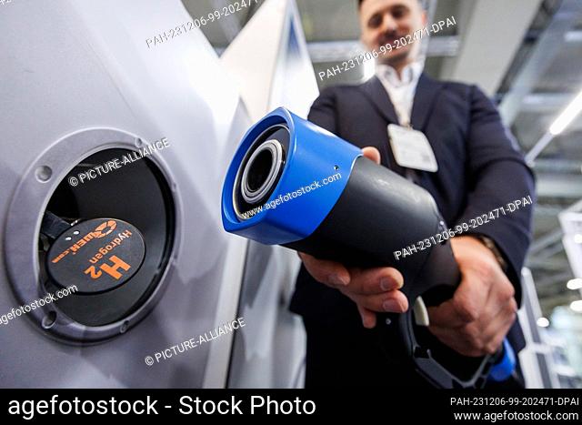 06 December 2023, Bavaria, Nuremberg: The prototype of a refueling coupling from the German manufacturer WEH for hydrogen refueling of electric vehicles with...