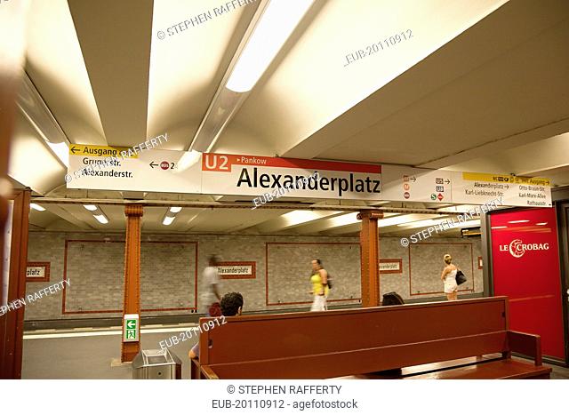 Mitte Alexanderplatz underground station platform