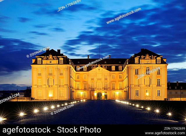 Schloss Augustusburg am Abend, Bruehl, Rheinland, Nordrhein-Westfalen, Deutschland, Europa