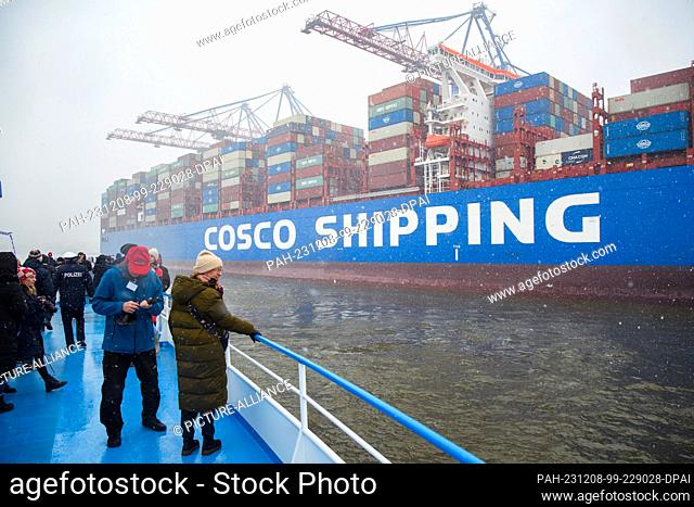 08 December 2023, Hamburg: The container ship ""Cosco Shipping Capricorn"" is being loaded at the Tollerort container terminal in the Port of Hamburg while...