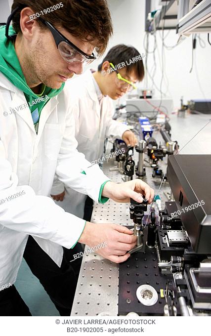 NANOOPTICS GROUP  Focused on near-field optics, optoelectronics, plasmonics, the development of microscopic optical equipment