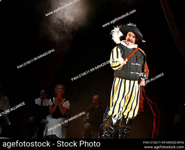 10 June 2021, Berlin: Actor Dirk Schoedon Cyrano)photographed on 10.06.2021 during rehearsals for the play ""Curtain up for Cyrano"" at the Komödie am...