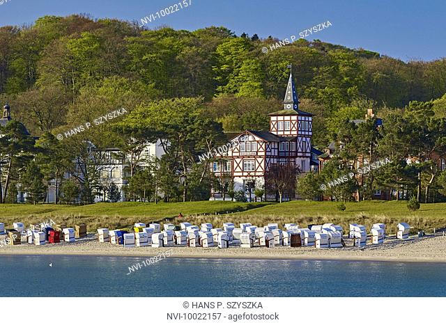 Beach on the promenade in the seaside resort Binz, Rügen, Mecklenburg-Western Pomerania, Germany