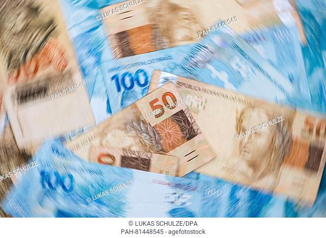 ILLUSTRATION - Several 50 and 100-real banknotes in Hamburg, Germany, 02 June 2016. Photo:  Lukas Schulze/dpa | usage worldwide