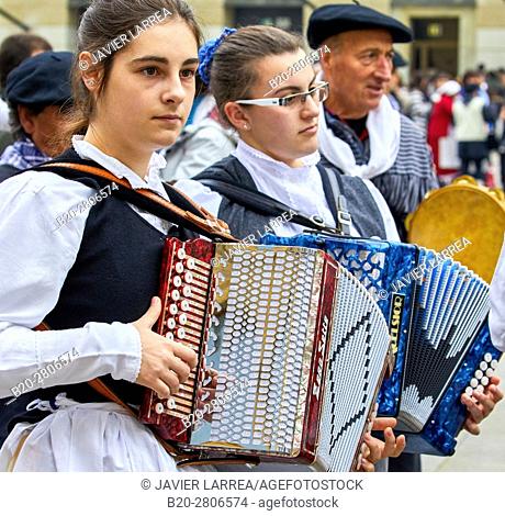 Trikitixa (typical Basque accordion), Feria de Santo Tomás, The feast of St. Thomas takes place on December 21. During this day San Sebastián is transformed...
