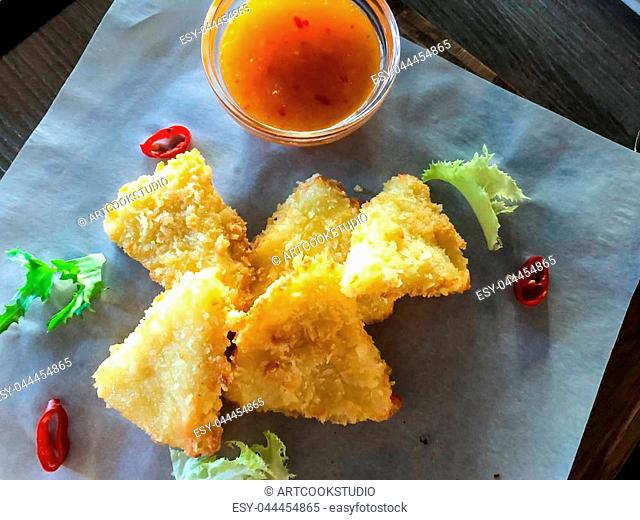 Fried slices of deep-fried cheese, hot sauce