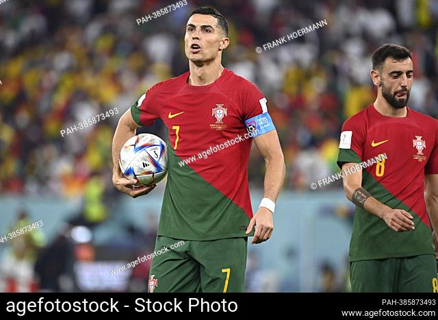 Cristiano RONALDO (POR) with ball in front of a penalty, penalty kick, action, single image, cropped individual motif, half figure, half figure