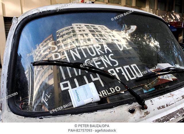 An old Volkswagen truck in the Rua Almirante Goncalves in Rio de Janeiro, Brazil, 9 July 2016. PHOTO: PETER BAUZA/dpa | usage worldwide