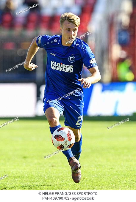 Marco Thiede (KSC) individual action, cut out. GES / Soccer / 3rd league: Karlsruher SC - Energie Cottbus, 29.09.2018 - Football / Soccer 3rd Division:...