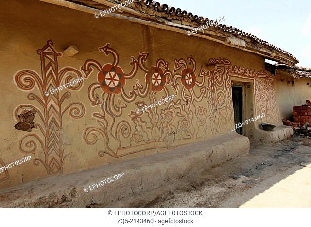 Sohrai paintings on mud walls painted by Kurmi caste artists. Bhilwara village, district Hazaribaug, Jharkhand, India