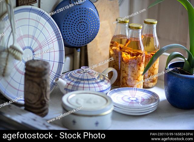 20 May 2022, Mecklenburg-Western Pomerania, Koserow: Dishes and in bottles a woken fruit stands in the former railroad carriage on the property of the artist...