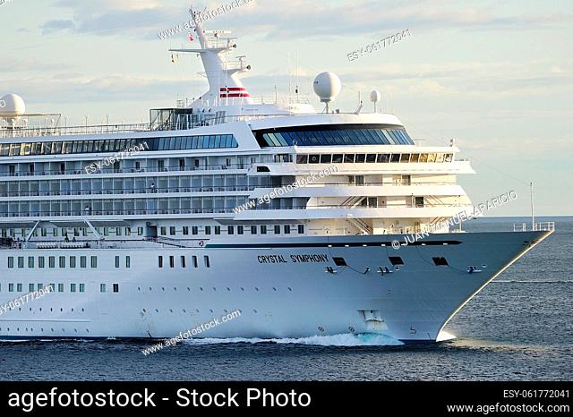 Luxury Cruise Crystal Symphony to its entry into the Port of Bilbao