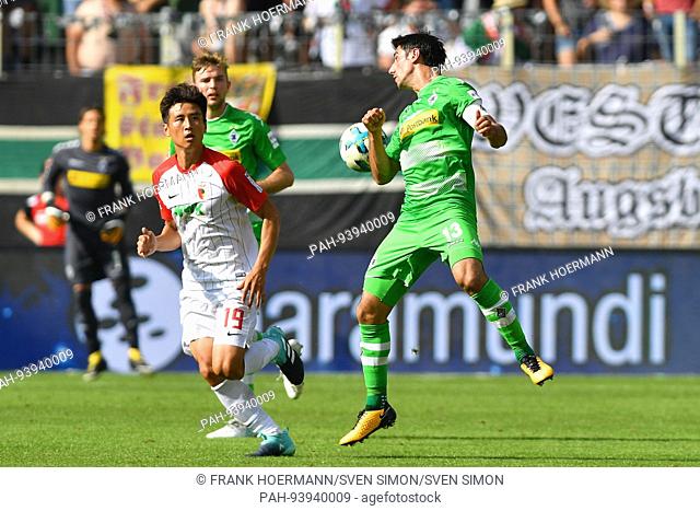 Lars STINDL (Borussia Monchengladbach), Aktion, Zweikampf gegen Ja Cheo KOO (FC Augsburg). Fussball 1. Bundesliga, 2.Spieltag