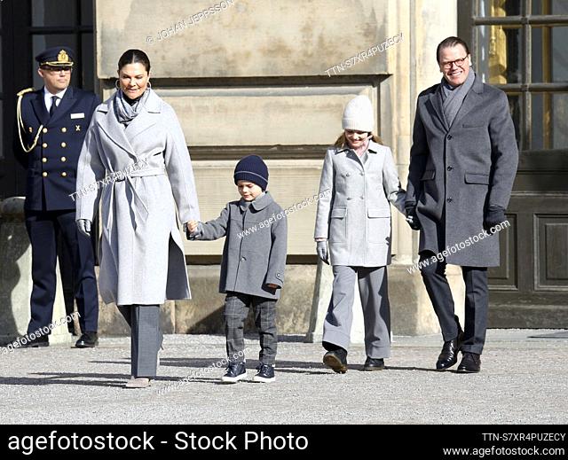 STOCKHOLM 20220312 Kronprinsessan Victoria, prins Oscar, prinsessan Estelle och prins Daniel vid namnsdagsfirandet på Stockholms slott