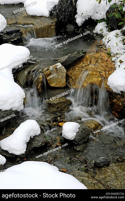 Bergbach im Winter, bergbach, winter, schnee, frost, kaskade, schnelle, wasser, landschaft, steilstufe