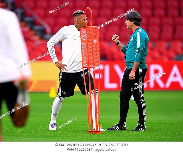 Jerome Boateng (Germany, l.) In conversation with federal coach Joachim Jogi Loew (Germany, r.). GES / Football / Nations League: Final training of the German...