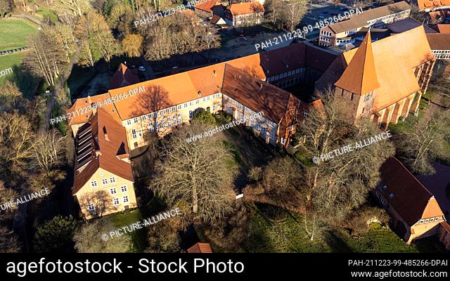 20 December 2021, Lower Saxony, Ebstorf: The monastery in Ebstorf (shot with a drone). The Advent season in the monasteries has been very contemplative