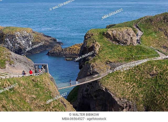 UK, Northern Ireland, County Antrim, Ballintoy, Carrick-a-Rede Rope Bridge, elevated view