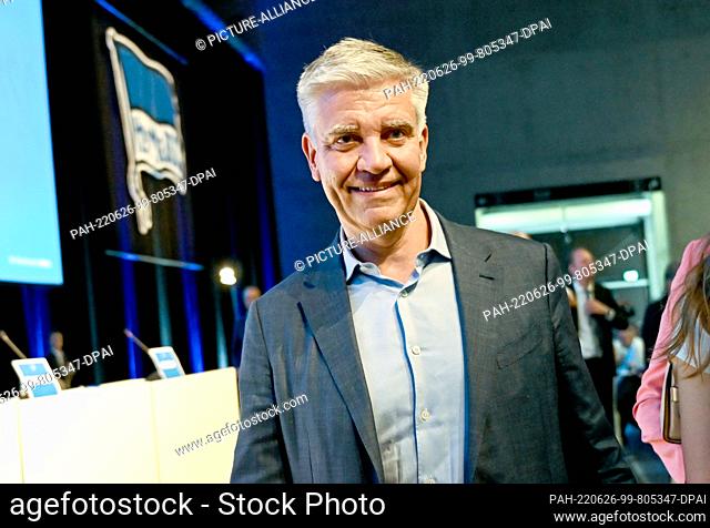 26 June 2022, Berlin: Soccer: Bundesliga. Frank Steffel, presidential candidate, arrives at the extraordinary general meeting of the Hertha BSC soccer club