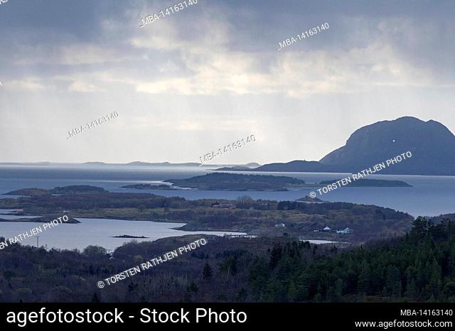 islands and mountain at skille on the north sea, seterlandet, lapland, norway