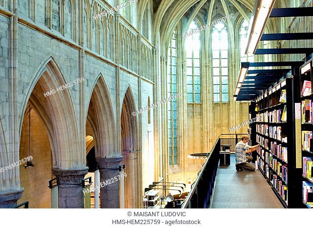 Netherlands, Limburg Province, Maastricht, Selexyz Dominicanen, bookstore in 12th century old Dominican church