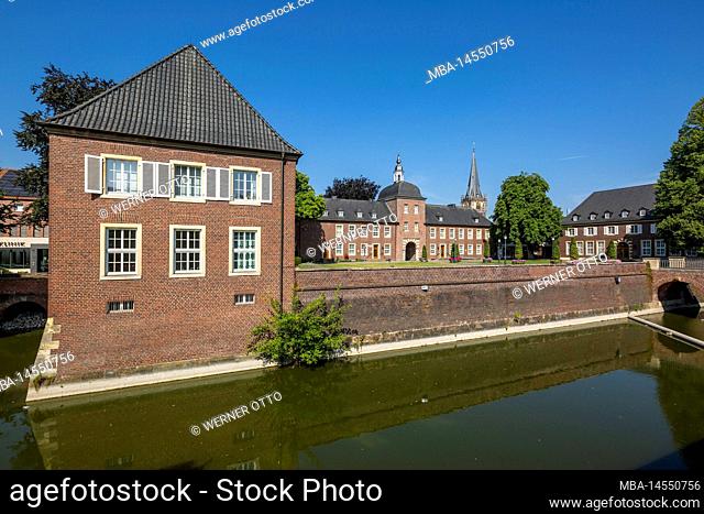 Germany, Ahaus, Westmuensterland, Muensterland, Westphalia, North Rhine-Westphalia, district court Ahaus at Suemmermannplatz in buildings of the outer castle of...
