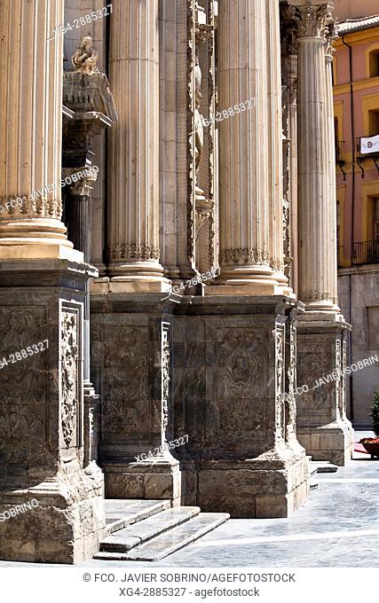 Detalle de la fachada principal o imafronte de la Catedral de Santa María. Murcia. España. Europa