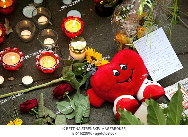 Candles, flowers and gifts to commemorate the victims of the stampede at the Love Parade 2010, Duisburg, Ruhr Area, North Rhine-Westphalia, Germany, Europe